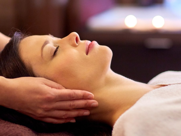 spa-salon-therapy-treatment-PZFBLW-10