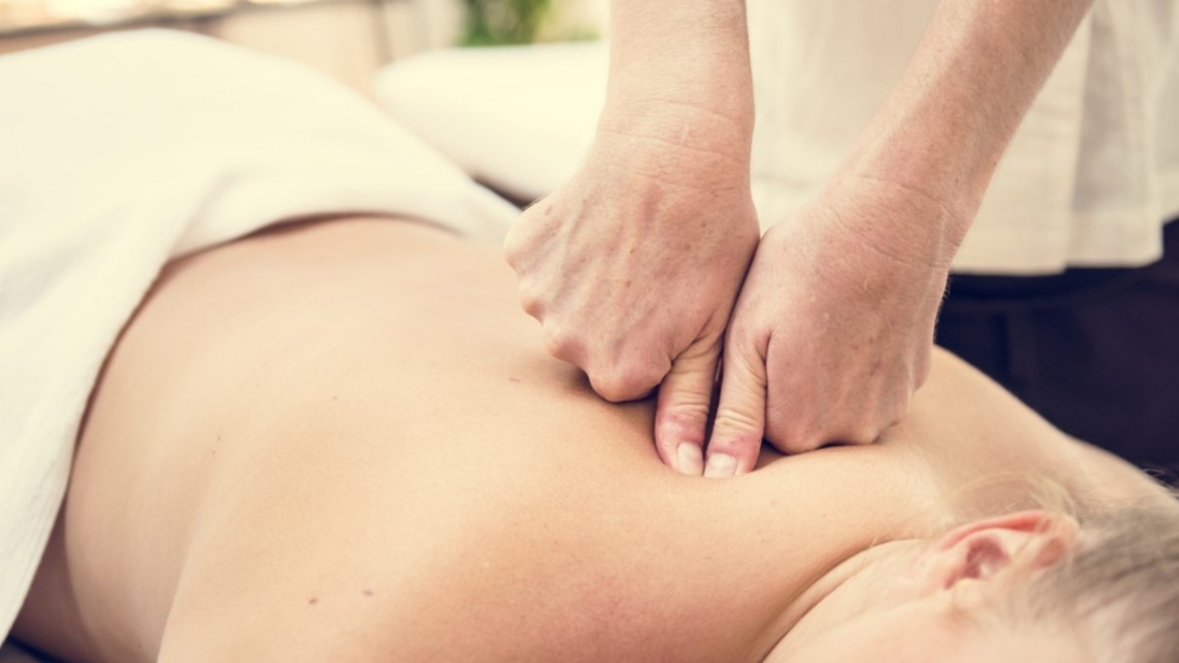 spa-salon-therapy-treatment-PZFBLW-2